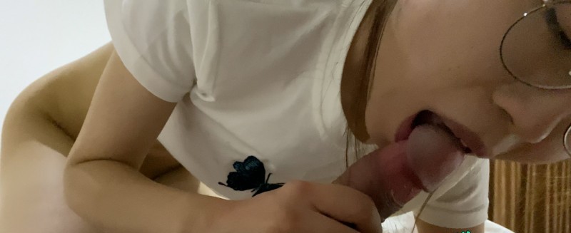 貴州美容院老板娘 孫憶夢 旅遊期間艷遇帥氣小伙 在酒店拍下口交吃雞巴不雅影片慘遭流出 騷浪母狗徹底傻眼 - 18J.TV